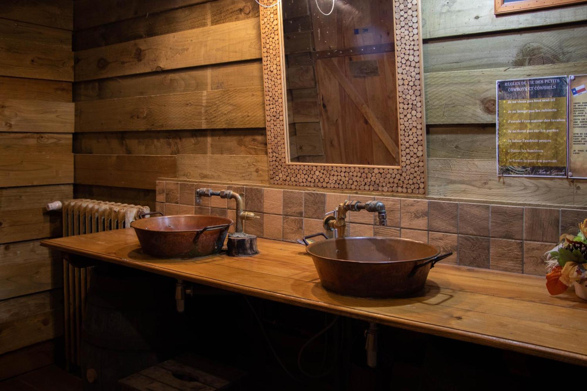 La Valise A Cheval Bed and Breakfast Mezieres-sur-Ponthouin Rum bild